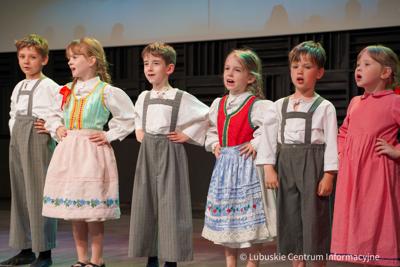Koncert inauguracyjny Międzynarodowego Festiwalu Folkloru „Oblicza Tradycji” odbył się w Centrum Kreatywnej Kultury przy Regionalnym Centrum Animacji Kultury