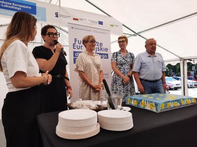 W niedzielę 9 lipca 2023 r. na rynku przy międzyrzeckim ratuszu między 12,00 a 16.00 można było dowiedzieć się, jakie inwestycje zostały i zostaną zrealizowane ze środków unijnych, zjeść pyszny tort i zrobić podstawowe badania