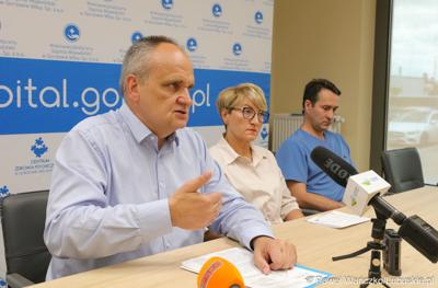 Na zdjęciu (od lewej): prezes szpitala w Gorzowie Jerzy Ostrouch, marszałek województwa lubuskiego Elżbieta Anna Polak, kierownik pododdziału kardiochirurgii oddziału kardiologii gorzowskiego szpitala dr n. med. Seweryn Grudniewicz.