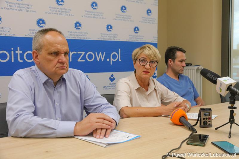 Na zdjęciu (od lewej): prezes szpitala w Gorzowie Jerzy Ostrouch, marszałek województwa lubuskiego Elżbieta Anna Polak, kierownik pododdziału kardiochirurgii oddziału kardiologii gorzowskiego szpitala dr n. med. Seweryn Grudniewicz.