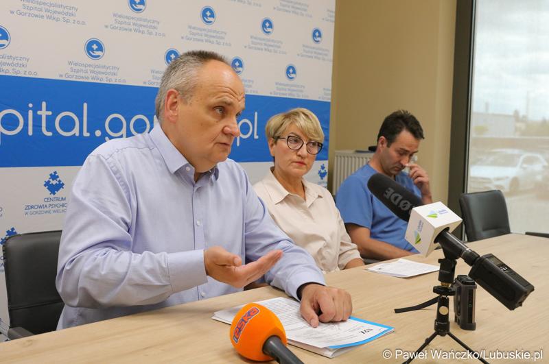 Na zdjęciu (od lewej): prezes szpitala w Gorzowie Jerzy Ostrouch, marszałek województwa lubuskiego Elżbieta Anna Polak, kierownik pododdziału kardiochirurgii oddziału kardiologii gorzowskiego szpitala dr n. med. Seweryn Grudniewicz.