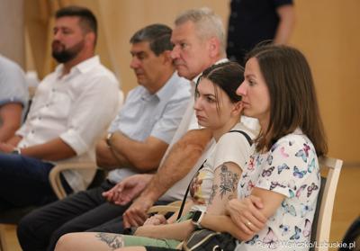 Uczestnicy konferencji pt. „Wykluczenie komunikacyjne terenów popegeerowskich w Województwie Lubuskim”, w Sali Kolumnowej w urzędu marszałkowskiego w Zielonej Górze.