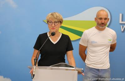 Na zdjęciu: Elżbieta Anna Polak, Marszałek Województwa Lubuskiego oraz Krzysztof Fechner, trzeci Polak w historii, który pokonał wyścig kolarski Race Across America.