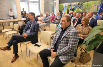 Przedstawiciele urzędu marszałkowskiego oraz gmin i lubuskich powiatów 