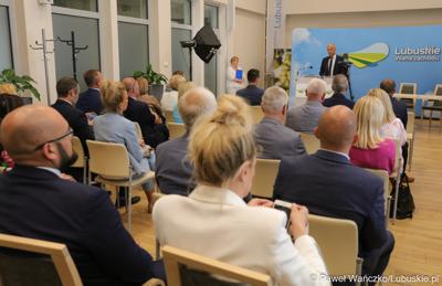 Członek Zarządu Województwa Lubuskiego Marcin Jabłoński z przedstawicielami gmin i lubuskich powiatów 