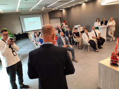 26 lipca 2023 r. Gminny Ośrodek Kultury w Kłodawie. Podpisanie umów z gminami na północy województwa na dofinansowanie na zadania własne z zakresu ochrony przeciwpożarowej. 