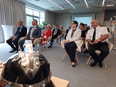 26 lipca 2023 r. Gminny Ośrodek Kultury w Kłodawie. Podpisanie umów z gminami na północy województwa na dofinansowanie na zadania własne z zakresu ochrony przeciwpożarowej. 