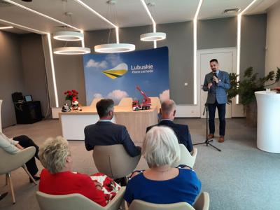 26 lipca 2023 r. Gminny Ośrodek Kultury w Kłodawie. Podpisanie umów z gminami na północy województwa na dofinansowanie na zadania własne z zakresu ochrony przeciwpożarowej. 