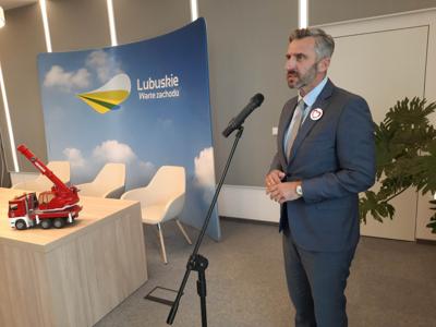 26 lipca 2023 r. Gminny Ośrodek Kultury w Kłodawie. Podpisanie umów z gminami na północy województwa na dofinansowanie na zadania własne z zakresu ochrony przeciwpożarowej. 
