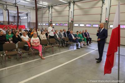  Członek zarządu województwa lubuskiego Marcin Jabłoński przemawia do przedstawicieli gmin, które otrzymają dofinansowanie na zadania własne z zakresu ochrony przeciwpożarowej