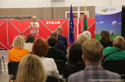 Radna woj. lubuskiego Małgorzata Paluch-Słowińska przemawia do przedstawicieli gmin, które otrzymają dofinansowanie na zadania własne z zakresu ochrony przeciwpożarowej