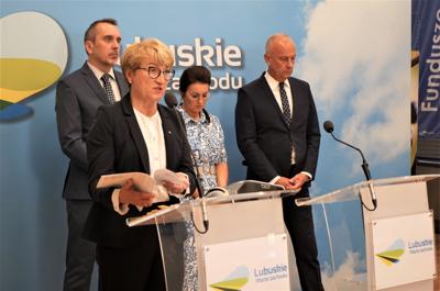 11 sierpnia 2023 r. Sala Prasowa w Urzędzie Marszałkowskim Województwa Lubuskiego w Zielonej Górze. Konferencja prasowa na temat dezinformacji ws. pożaru w zielonogórskim Przylepie.