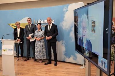 11 sierpnia 2023 r. Sala Prasowa w Urzędzie Marszałkowskim Województwa Lubuskiego w Zielonej Górze. Konferencja prasowa na temat dezinformacji ws. pożaru w zielonogórskim Przylepie.