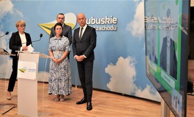 11 sierpnia 2023 r. Sala Prasowa w Urzędzie Marszałkowskim Województwa Lubuskiego w Zielonej Górze. Konferencja prasowa na temat dezinformacji ws. pożaru w zielonogórskim Przylepie.