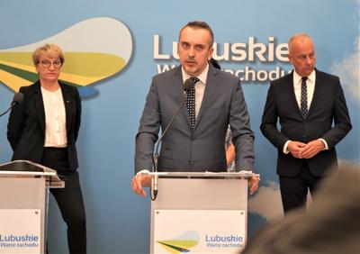 11 sierpnia 2023 r. Sala Prasowa w Urzędzie Marszałkowskim Województwa Lubuskiego w Zielonej Górze. Konferencja prasowa na temat dezinformacji ws. pożaru w zielonogórskim Przylepie.