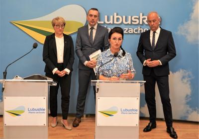 11 sierpnia 2023 r. Sala Prasowa w Urzędzie Marszałkowskim Województwa Lubuskiego w Zielonej Górze. Konferencja prasowa na temat dezinformacji ws. pożaru w zielonogórskim Przylepie.