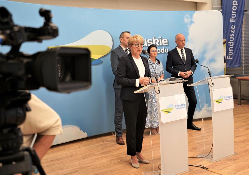 11 sierpnia 2023 r. Sala Prasowa w Urzędzie Marszałkowskim Województwa Lubuskiego w Zielonej Górze. Konferencja prasowa na temat dezinformacji ws. pożaru w zielonogórskim Przylepie.