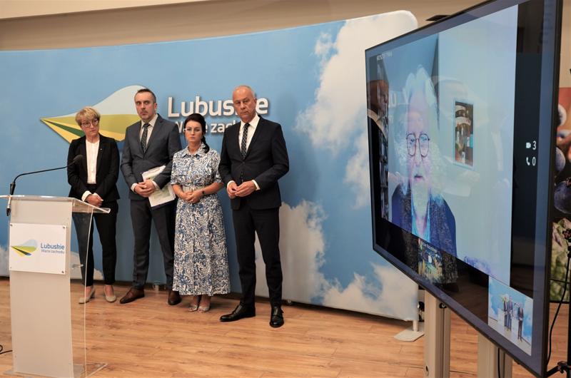 11 sierpnia 2023 r. Sala Prasowa w Urzędzie Marszałkowskim Województwa Lubuskiego w Zielonej Górze. Konferencja prasowa na temat dezinformacji ws. pożaru w zielonogórskim Przylepie.