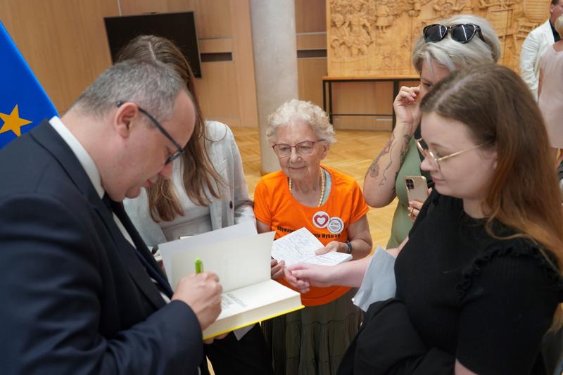18 sierpnia 2023 r. "Dezinformacja – broń masowego przekazu" była tematem debaty w UMWL z udziałem marszałek Elżbiety Anny Polak, prof. Adama Bodnara i prof. Marka Chmaja