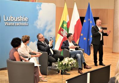 18 sierpnia 2023 r. "Dezinformacja – broń masowego przekazu" była tematem debaty w UMWL z udziałem marszałek Elżbiety Anny Polak, prof. Adama Bodnara i prof. Marka Chmaja