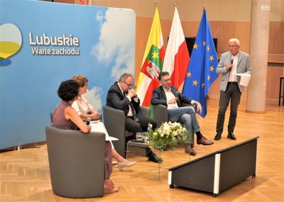 18 sierpnia 2023 r. "Dezinformacja – broń masowego przekazu" była tematem debaty w UMWL z udziałem marszałek Elżbiety Anny Polak, prof. Adama Bodnara i prof. Marka Chmaja