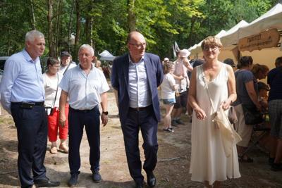 20 sierpnia 2023 r. w Muzeum Etnograficznym w Zielonej Górze Ochli odbyło się doroczne Święto Miodu. Gośćmi wydarzenia byli marszałek Elżbieta Anna Polak i wicemarszałek Stanisław Tomczyszyn. 