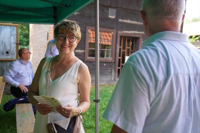20 sierpnia 2023 r. w Muzeum Etnograficznym w Zielonej Górze Ochli odbyło się doroczne Święto Miodu. Gośćmi wydarzenia byli marszałek Elżbieta Anna Polak i wicemarszałek Stanisław Tomczyszyn.