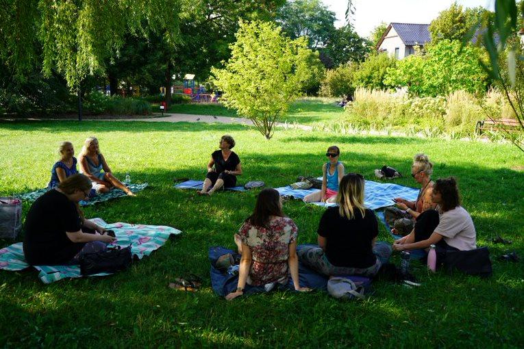 20 sierpnia 2023 r. Spotkanie z cyklu „Kobiety dla kobiet” na Placu Praw Kobiet w Zielonej Górze