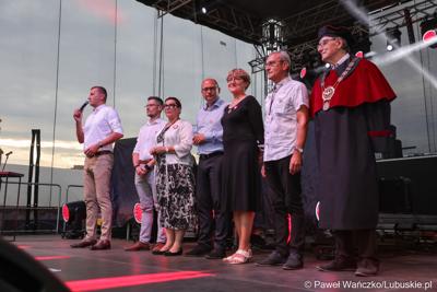 Wójt Przytocznej Bartłomiej Kucharyk przemawia podczas Święta Województwa Lubuskiego w Przytocznej