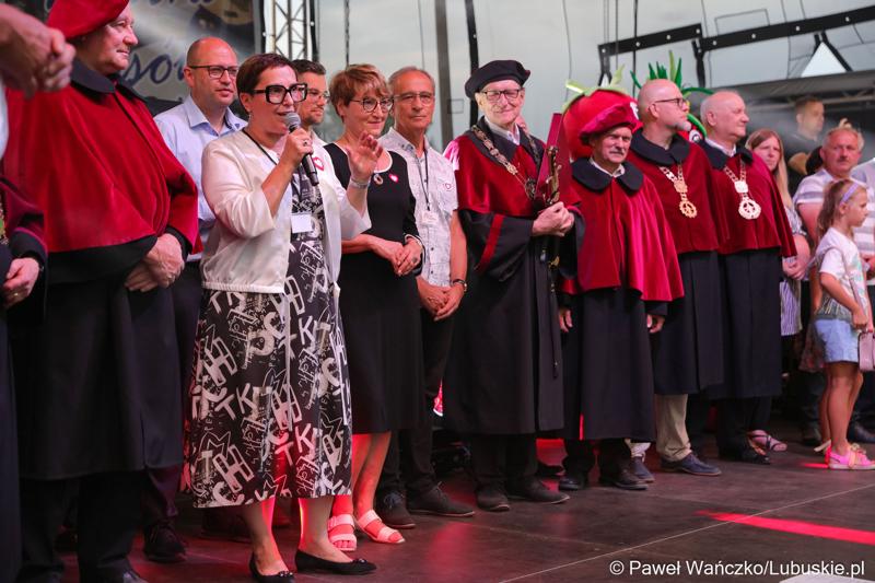 Posłanka na Sejm RP Krsytyna Sibińska przemawia podczas Święta Województwa Lubuskiego w Przytocznej