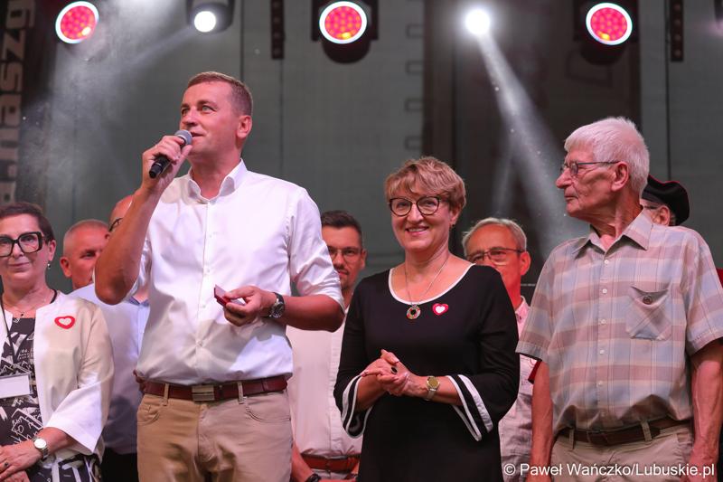 Wójt Przytocznej Bartłomiej Kucharyk przemawia podczas Święta Województwa Lubuskiego w Przytocznej