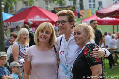 Posłanka na Sejm RP Katarzyna Osos (w środku) podczas Święta Województwa Lubuskiego w Sulechowie