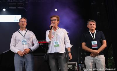 Katarzyna Osos, posłanka na Sejm RP (przy mikrofonie) podczas Święta Województwa Lubuskiego w Sulechowie