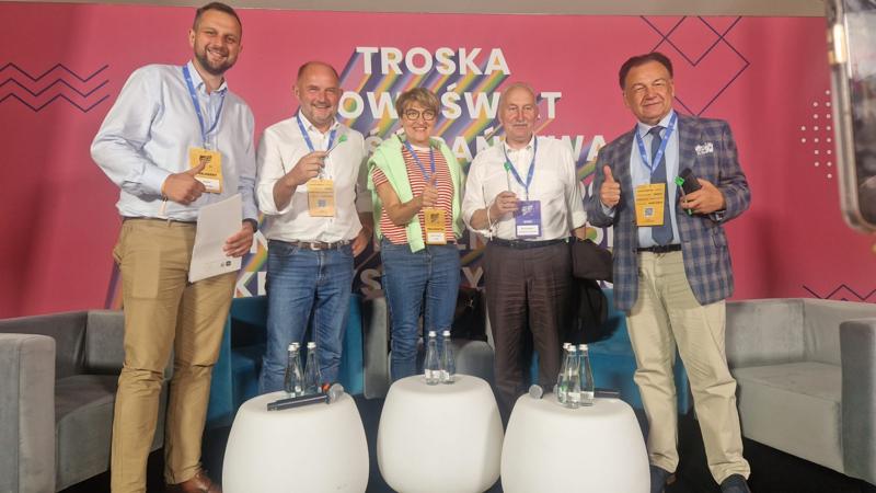 Wydarzenie specjalne pt. Równomierny rozwój regionów w kontekście zmian demograficznych odbyło się w Namiocie Centralnym. Obok marszałek Elżbiety Anny Polak w panelu wzięli udział: Gustaw Marek Brzezin – marszałek województwa warmińsko-mazurskiego, Piotr Całbecki – marszałek województwa kujawsko-pomorskiego oraz Adam Struzik – marszałek województwa mazowieckiego.