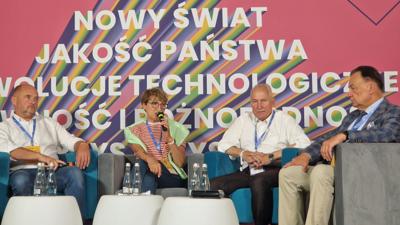Wydarzenie specjalne pt. Równomierny rozwój regionów w kontekście zmian demograficznych odbyło się w Namiocie Centralnym. Obok marszałek Elżbiety Anny Polak w panelu wzięli udział: Gustaw Marek Brzezin – marszałek województwa warmińsko-mazurskiego, Piotr Całbecki – marszałek województwa kujawsko-pomorskiego oraz Adam Struzik – marszałek województwa mazowieckiego.