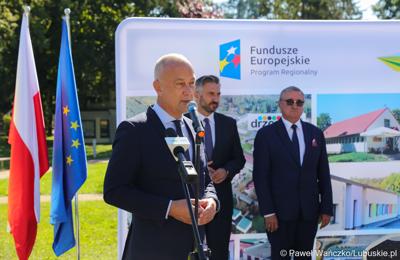 Członek zarządu województwa lubuskiego Marcin Jabłoński (przy mikrofonie), Poseł na Sejm RP Waldemar Sługocki (w środku) oraz dyr WOSiR w Drzonkowie Bogusław Sułkowski 