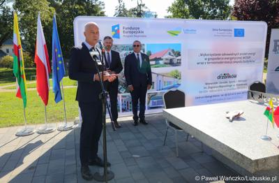 Członek zarządu województwa lubuskiego Marcin Jabłoński (przy mikrofonie), Poseł na Sejm RP Waldemar Sługocki (w środku) oraz dyr WOSiR w Drzonkowie Bogusław Sułkowski 