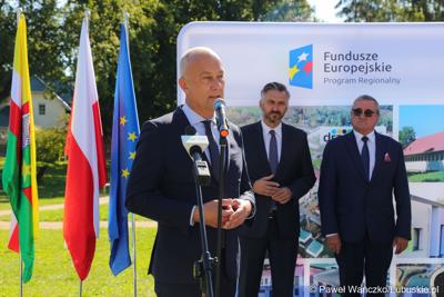 Członek zarządu województwa lubuskiego Marcin Jabłoński (przy mikrofonie), Poseł na Sejm RP Waldemar Sługocki (w środku) oraz dyr WOSiR w Drzonkowie Bogusław Sułkowski 