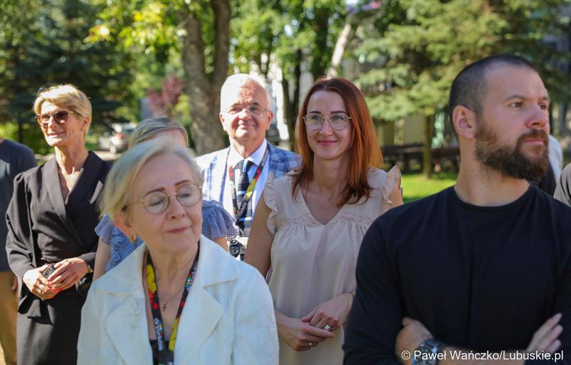 Uczestnicy konferencji prasowej na terenie WOSiR w Drzonkowie