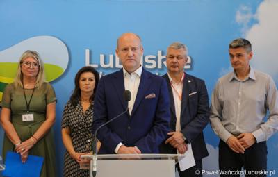 Prof. Maciej Salagierski, kierownik Katedry Urologii i Onkologii Urologicznej Szpitala Uniwersyteckiego w Zielonej Górze przemawia podczas konferencji prasowej