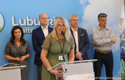 Dyrektorka Departamentu Ochrony Zdrowia Urzędu Marszałkowskiego Województwa Lubuskiego Ewa Jaske przemawia podczas konferencji prasowej