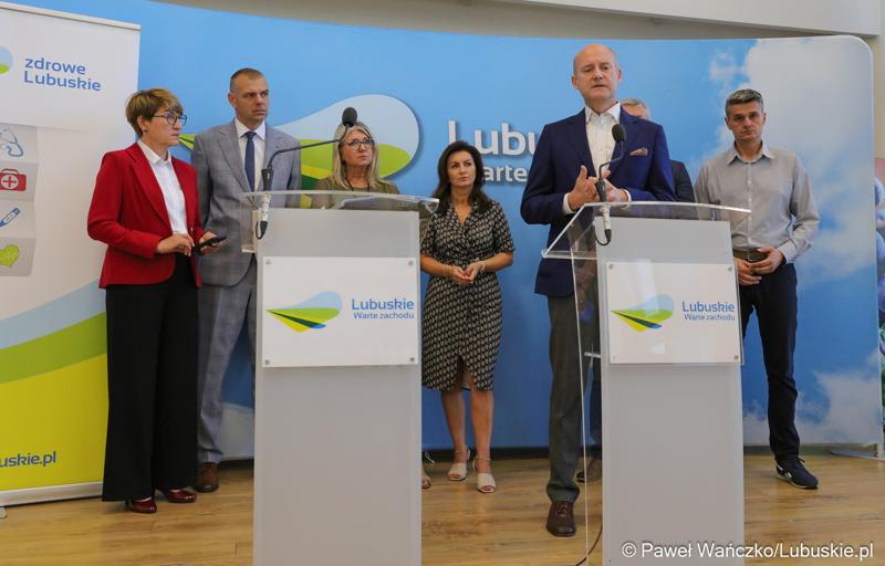 Prof. Maciej Salagierski, kierownik Katedry Urologii i Onkologii Urologicznej Szpitala Uniwersyteckiego w Zielonej Górze przemawia podczas konferencji prasowej