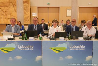 Członkowie Zarządu Województwa Lubuskiego. Od lewej: wicemarszałkowie Łukasz Porycki i Stanisław Tomczyszyn, marszałek Elżbieta Anna Polak oraz członkowie zarządu Marcin Jabłoński i Tadeusz Jędrzejczak