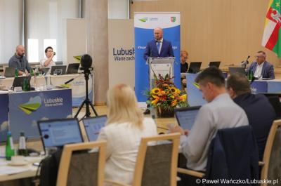 Krzysztof Pawlak, dyrektor lubuskiego oddziału Polregio podczas LV Sesji Sejmiku Województwa Lubuskiego