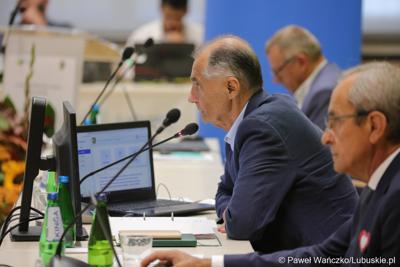 Prezydium Sejmiku Województwa Lubuskiego. Na zdjęciu wiceprzewodniczący Jerzy Wierchowicz