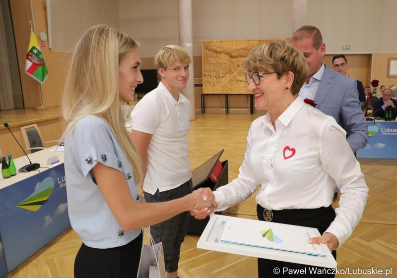 W trakcie poniedziałkowej sesji wyróżniono także lubuskich sportowców Natalię Kochańską oraz Krystiana Hołdaka
