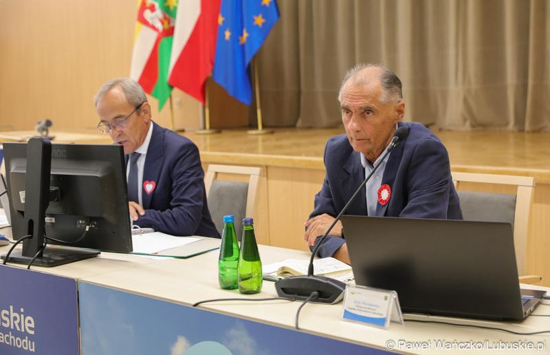 Prezydium Sejmiku Województwa Lubuskiego. Na zdjęciu (od lewej): wiceprzewodniczący Mirosław Macinkiewicz oraz Jerzy Wierchowicz