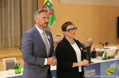 Podczas wrześniowej sesji Sejmiku Województwa Lubuskiego „Odznakę Honorową za Zasługi dla Województwa Lubuskiego” otrzymali posłanka Krystyna Sibińska oraz poseł Waldemar Sługocki.
