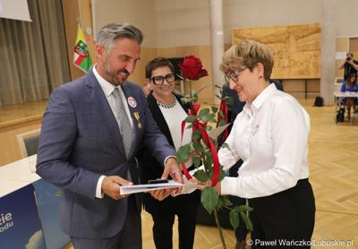 Podczas wrześniowej sesji Sejmiku Województwa Lubuskiego „Odznakę Honorową za Zasługi dla Województwa Lubuskiego” otrzymał poseł Waldemar Sługocki.