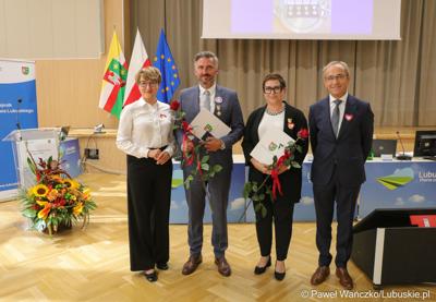 Podczas wrześniowej sesji Sejmiku Województwa Lubuskiego „Odznakę Honorową za Zasługi dla Województwa Lubuskiego” otrzymali posłanka Krystyna Sibińska oraz poseł Waldemar Sługocki.

